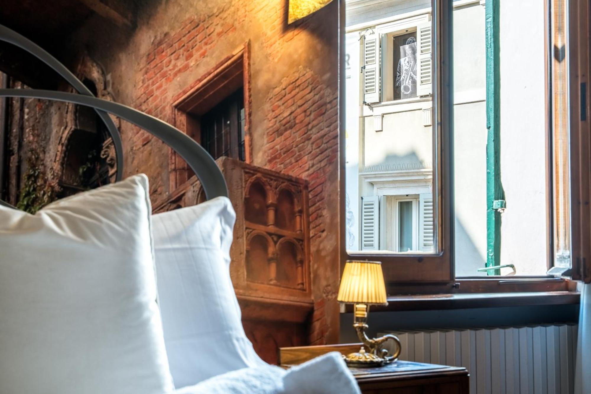Palazzo Ristori Apartment เวโรนา ภายนอก รูปภาพ