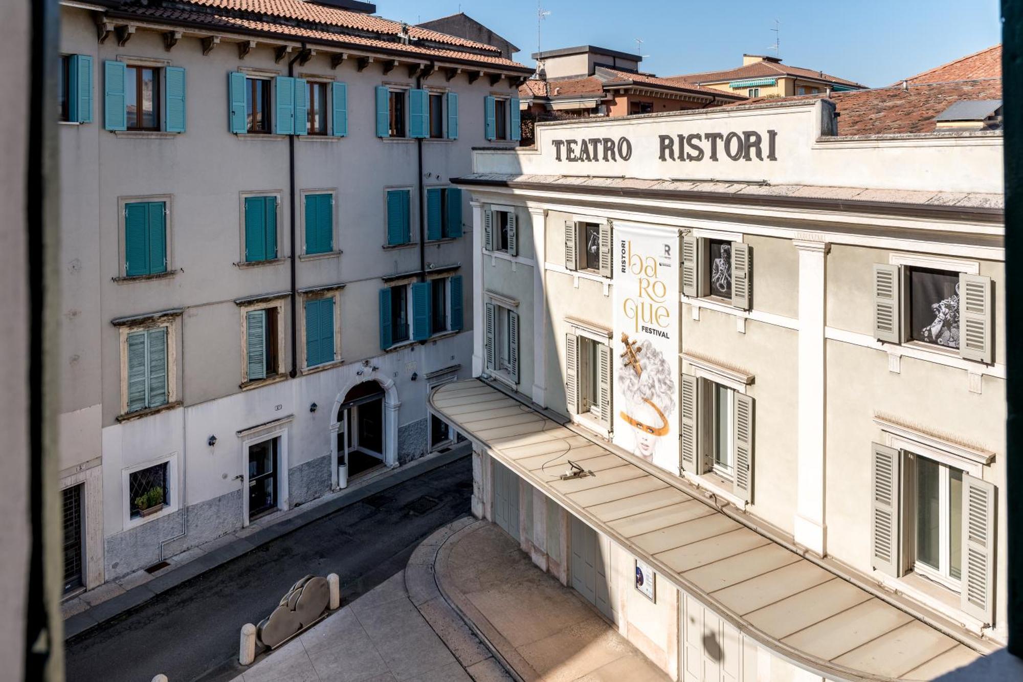 Palazzo Ristori Apartment เวโรนา ภายนอก รูปภาพ