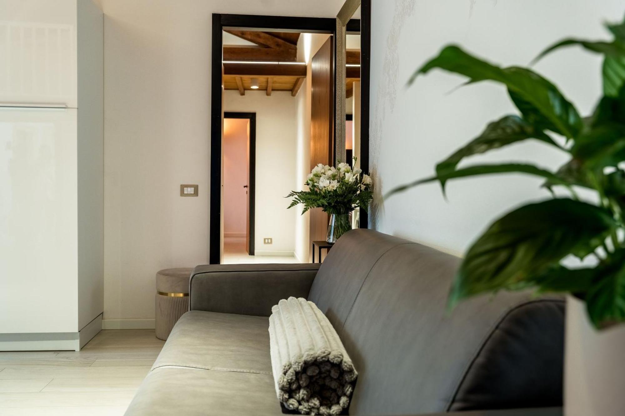 Palazzo Ristori Apartment เวโรนา ภายนอก รูปภาพ