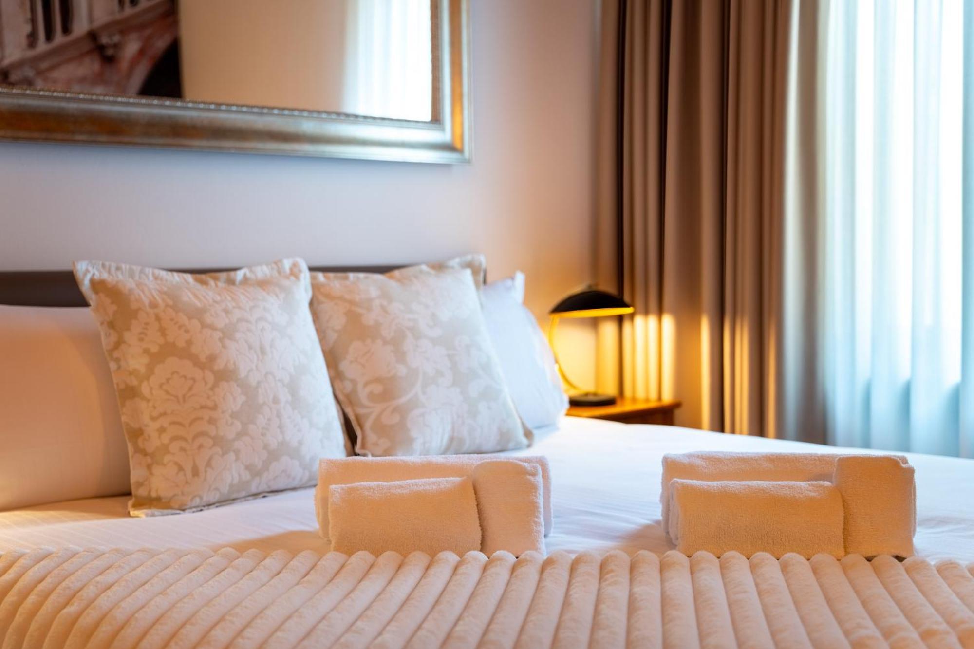 Palazzo Ristori Apartment เวโรนา ภายนอก รูปภาพ