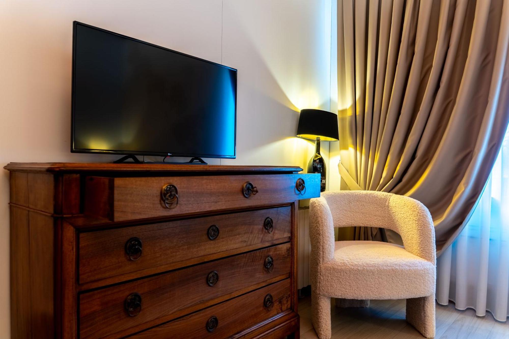 Palazzo Ristori Apartment เวโรนา ภายนอก รูปภาพ