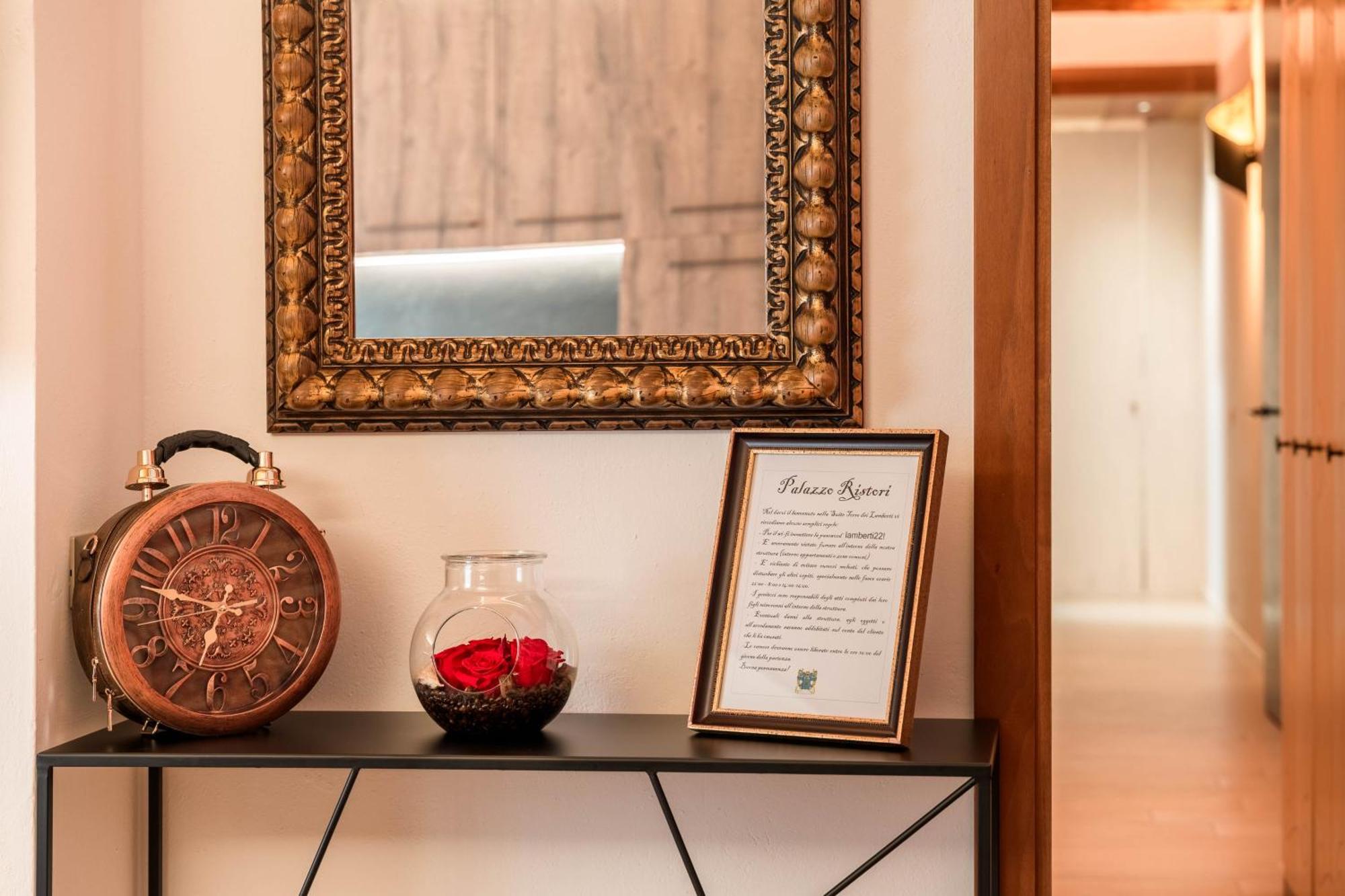 Palazzo Ristori Apartment เวโรนา ภายนอก รูปภาพ