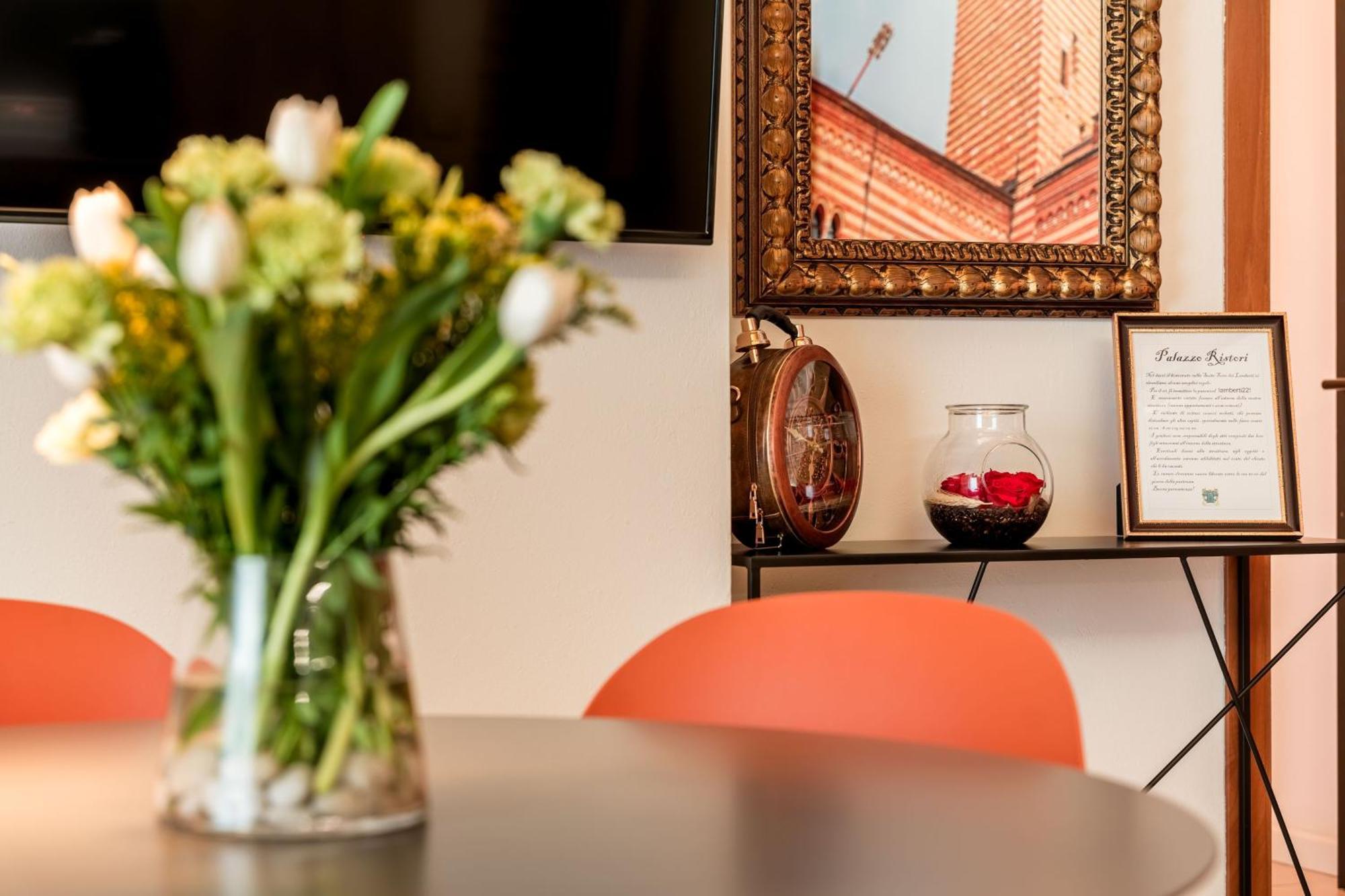 Palazzo Ristori Apartment เวโรนา ภายนอก รูปภาพ