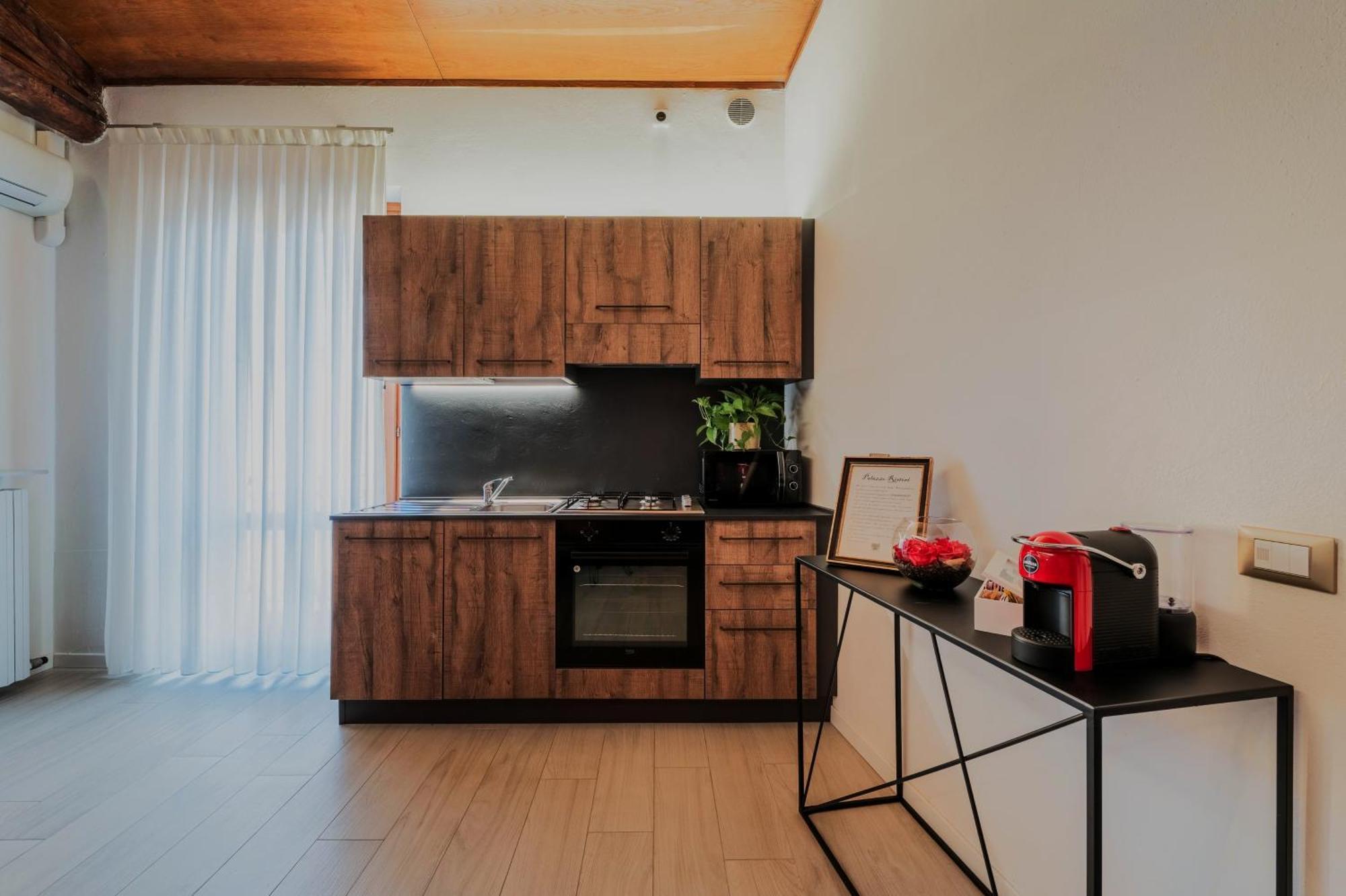 Palazzo Ristori Apartment เวโรนา ภายนอก รูปภาพ