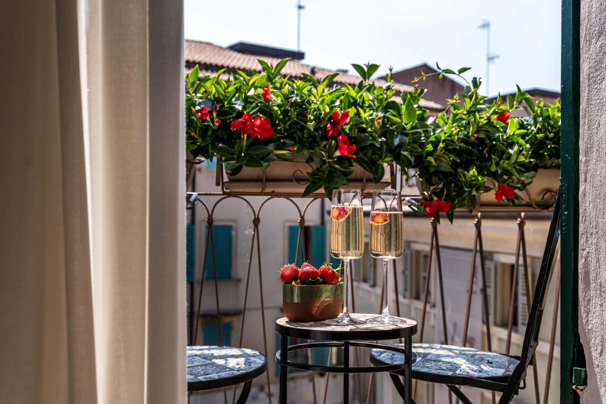 Palazzo Ristori Apartment เวโรนา ภายนอก รูปภาพ
