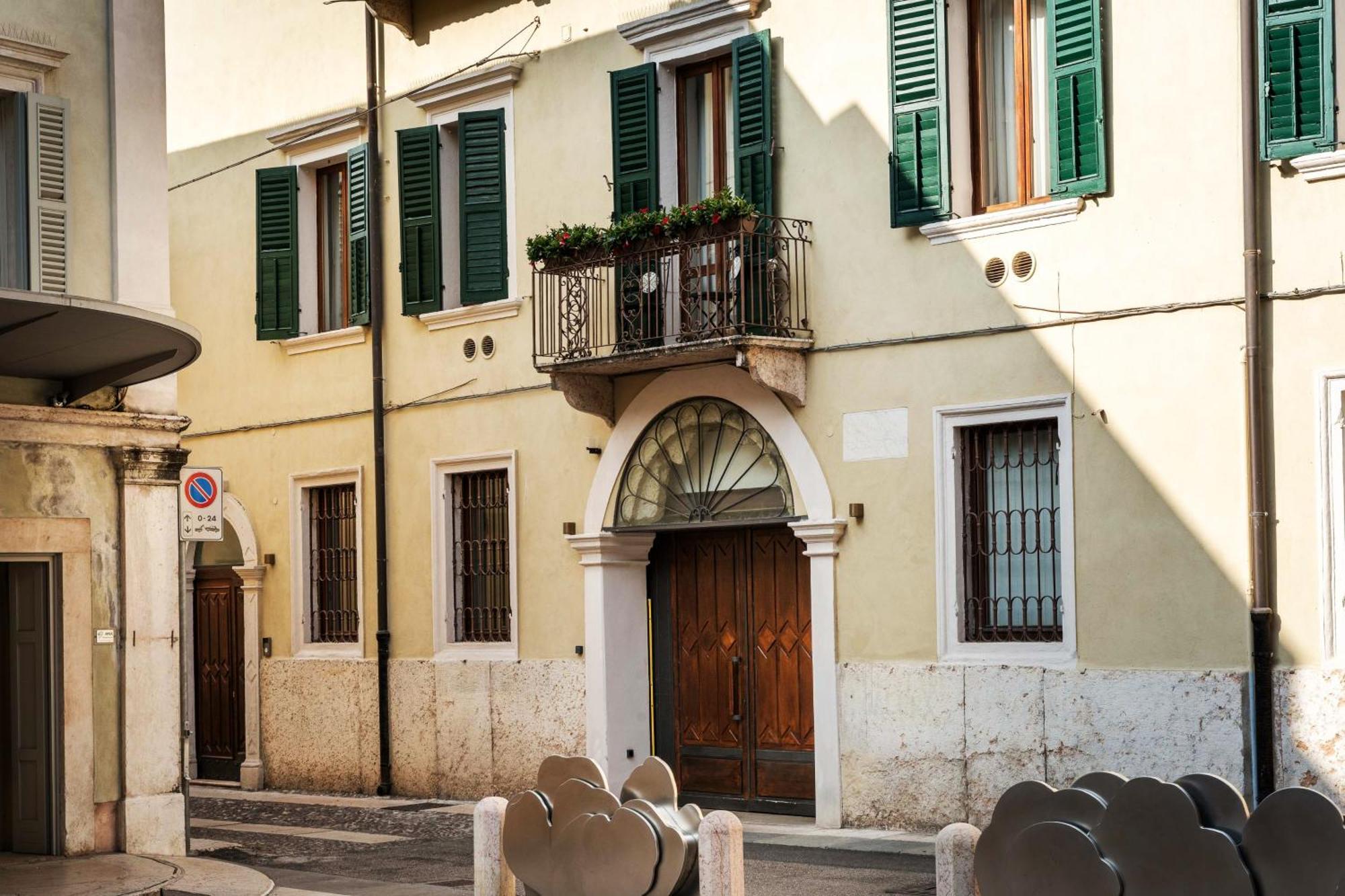 Palazzo Ristori Apartment เวโรนา ภายนอก รูปภาพ