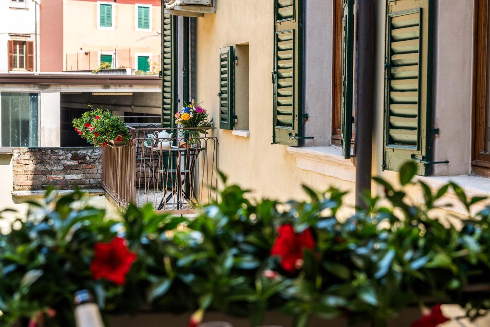 Palazzo Ristori Apartment เวโรนา ภายนอก รูปภาพ