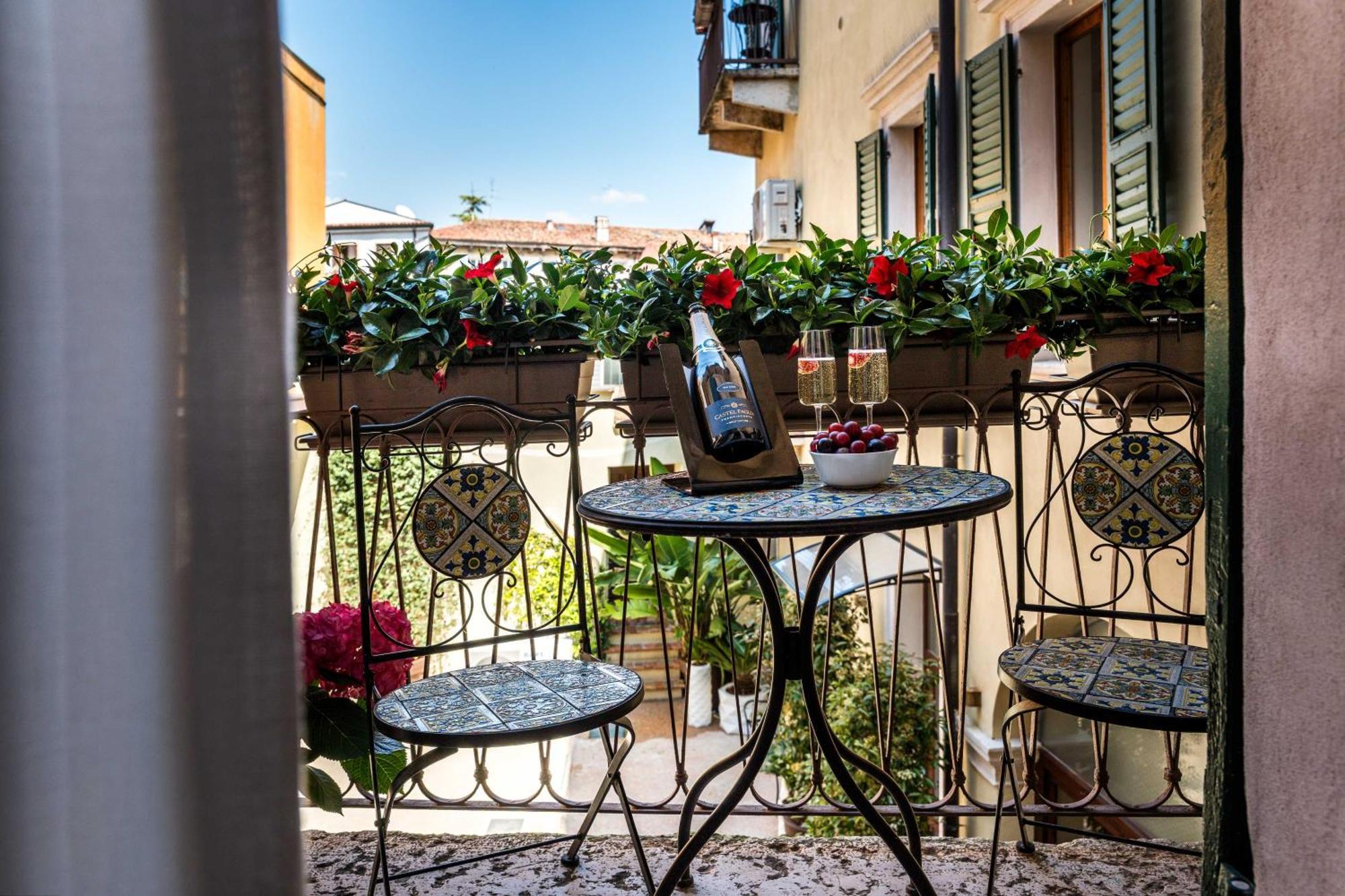 Palazzo Ristori Apartment เวโรนา ภายนอก รูปภาพ