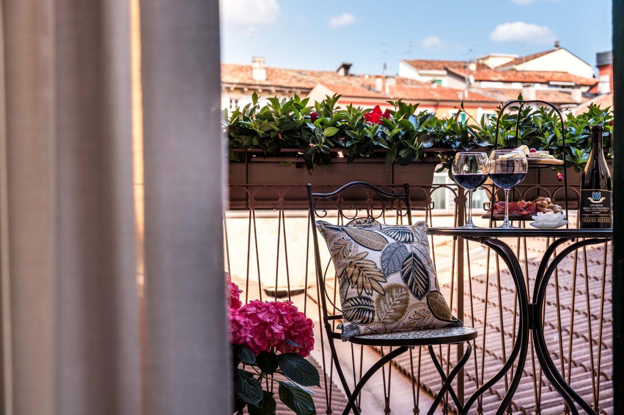 Palazzo Ristori Apartment เวโรนา ภายนอก รูปภาพ