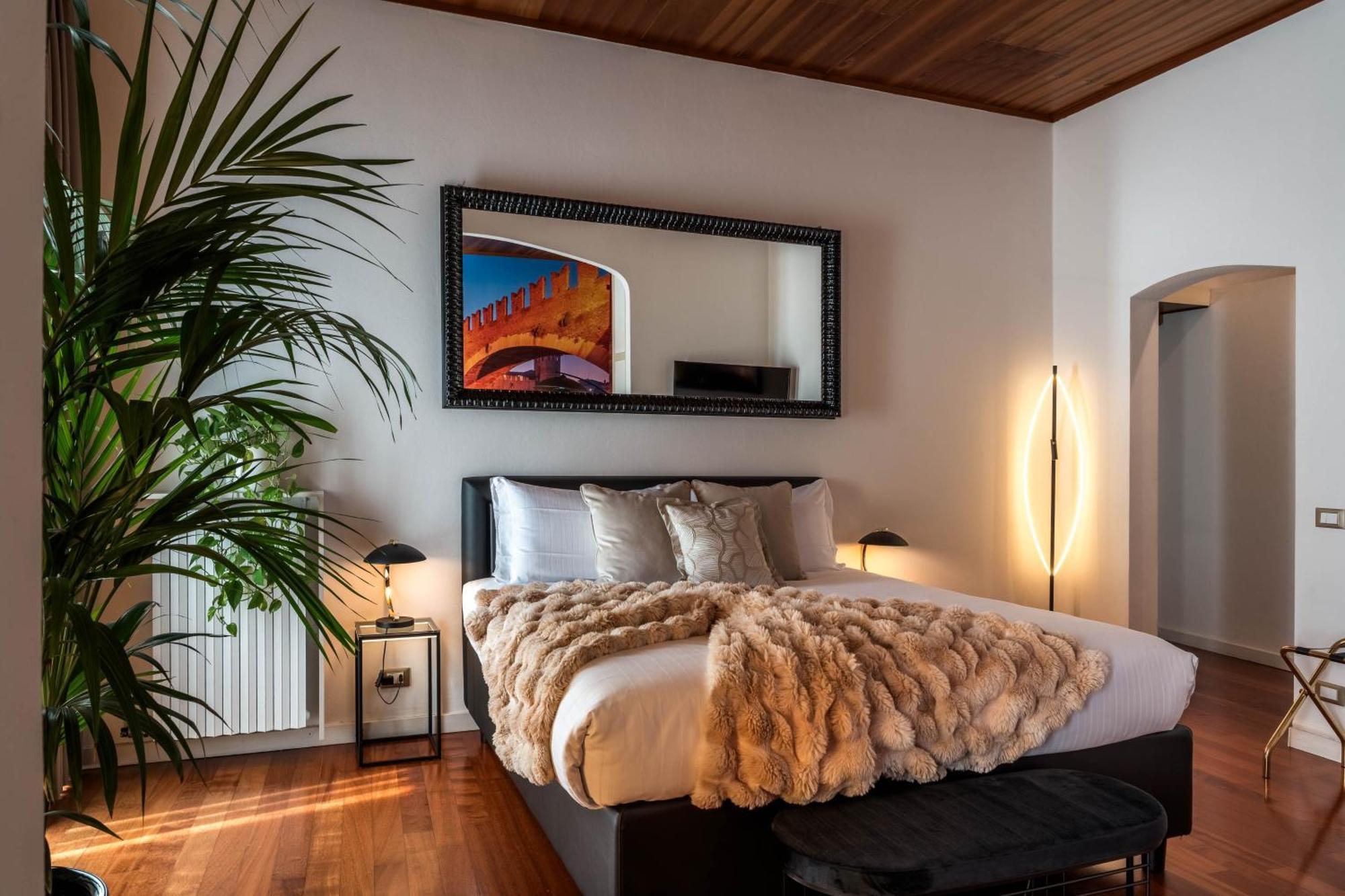 Palazzo Ristori Apartment เวโรนา ภายนอก รูปภาพ