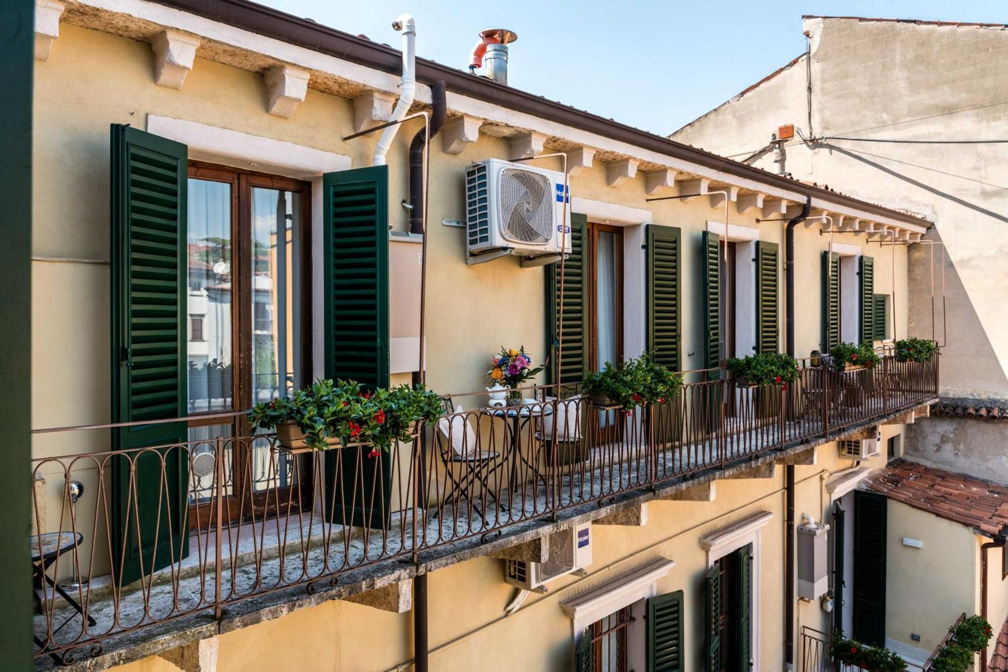 Palazzo Ristori Apartment เวโรนา ภายนอก รูปภาพ