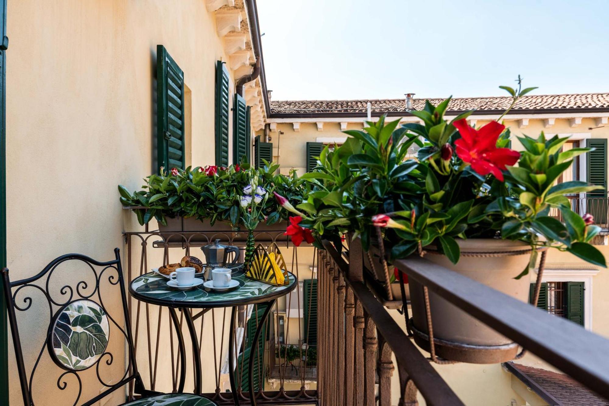 Palazzo Ristori Apartment เวโรนา ภายนอก รูปภาพ